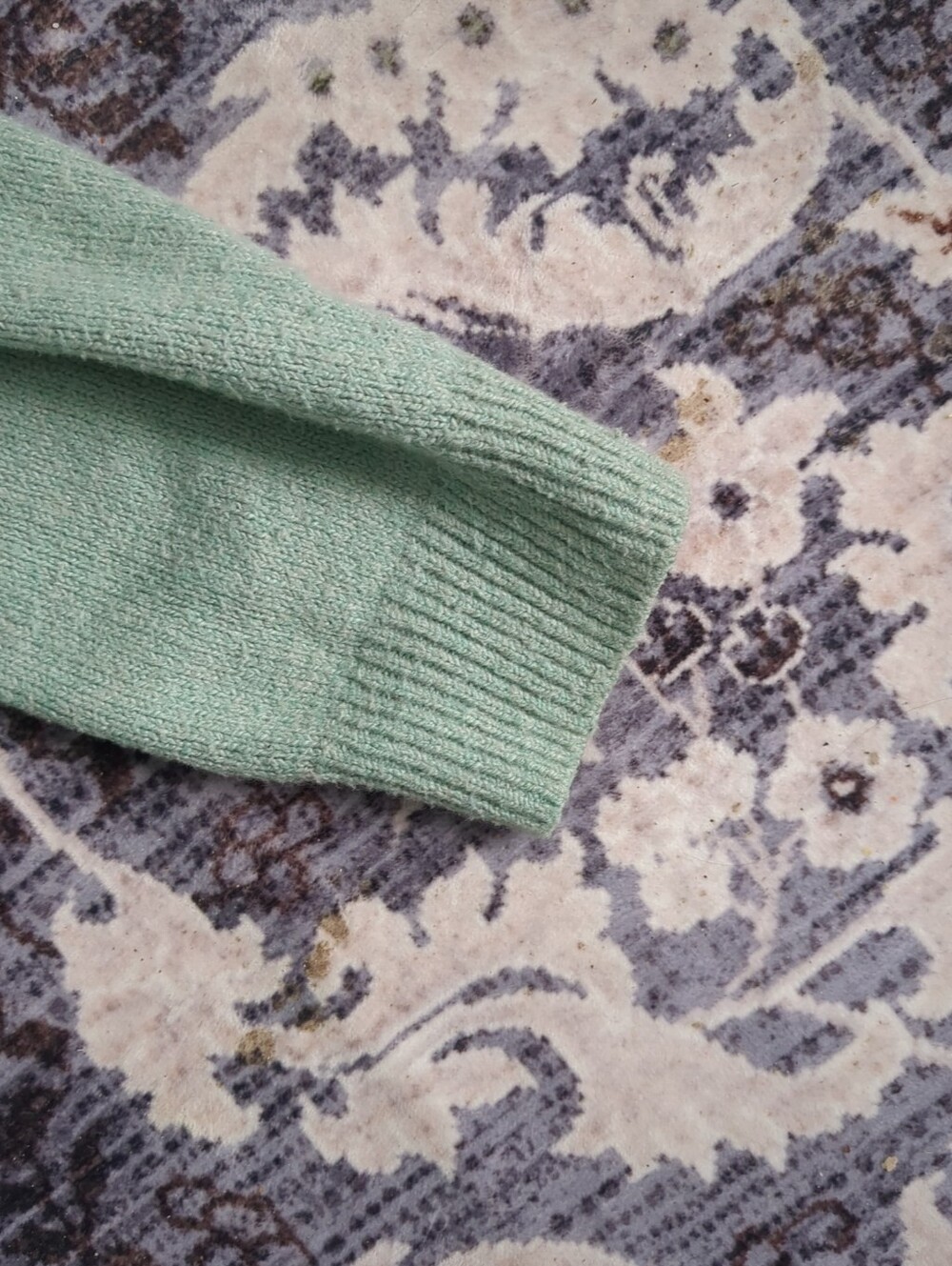 **3/$10** GAP Kids Sweater Size XL (Girl) - Picture 3 of 7